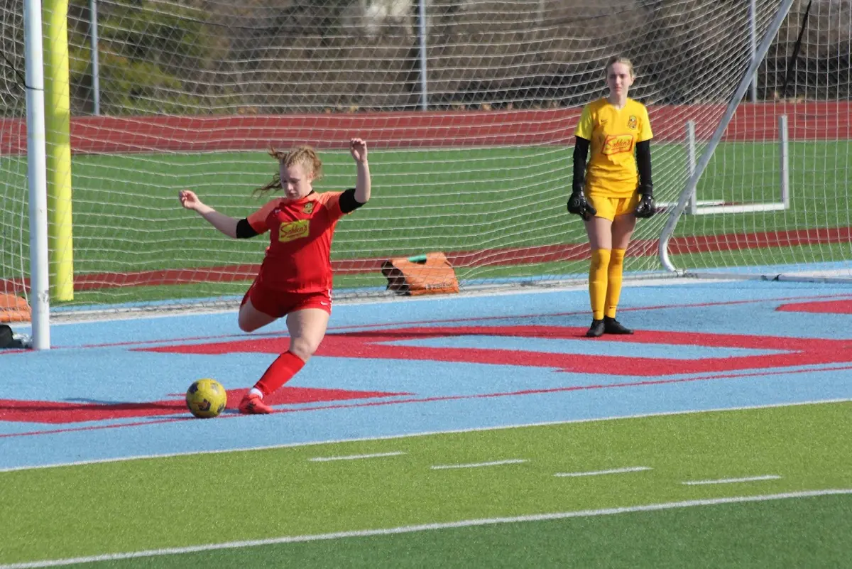 Izabel Barmosz striking a controlled pass from the defensive third