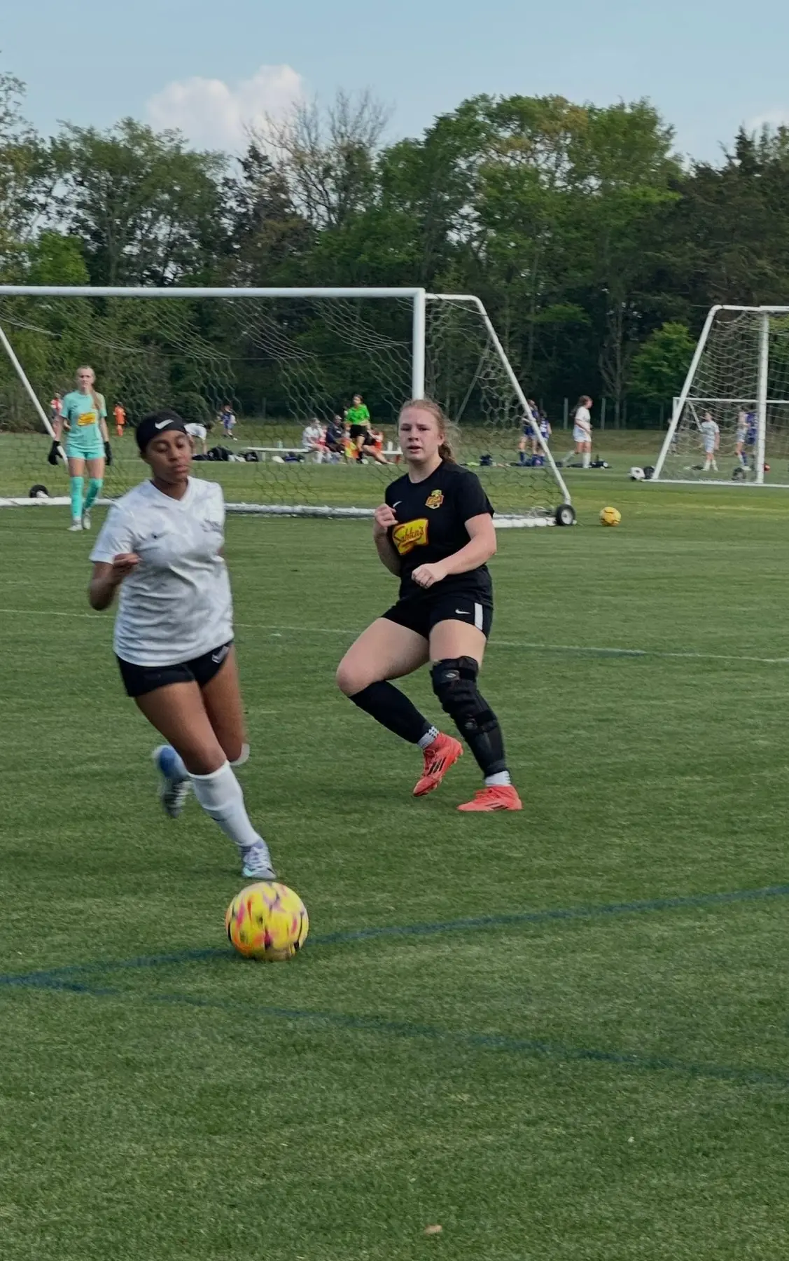 Izabel Barmosz tracking an opponent during a recovery run